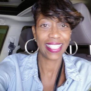 Meet your Posher, Larissa